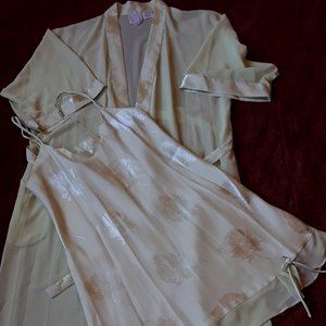 Enchanting  beautiful and sexy lingerie night gown with sheer robe. LG